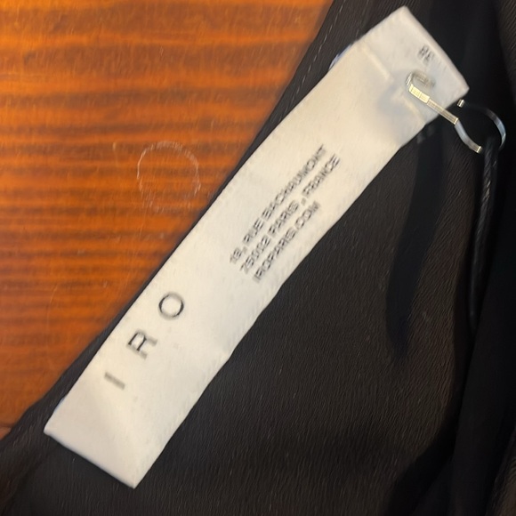 Gorgeous one shoulder IRO Paris top. Viscose / elastine blend. Back zip. - Picture 2 of 4